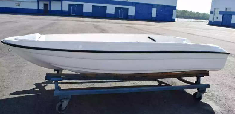 Стеклопластиковая лодка Пингвин (тримаран) в Салавате