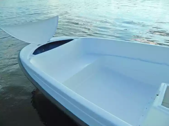 Стеклопластиковая лодка Пингвин с консолью (тримаран) в Салавате