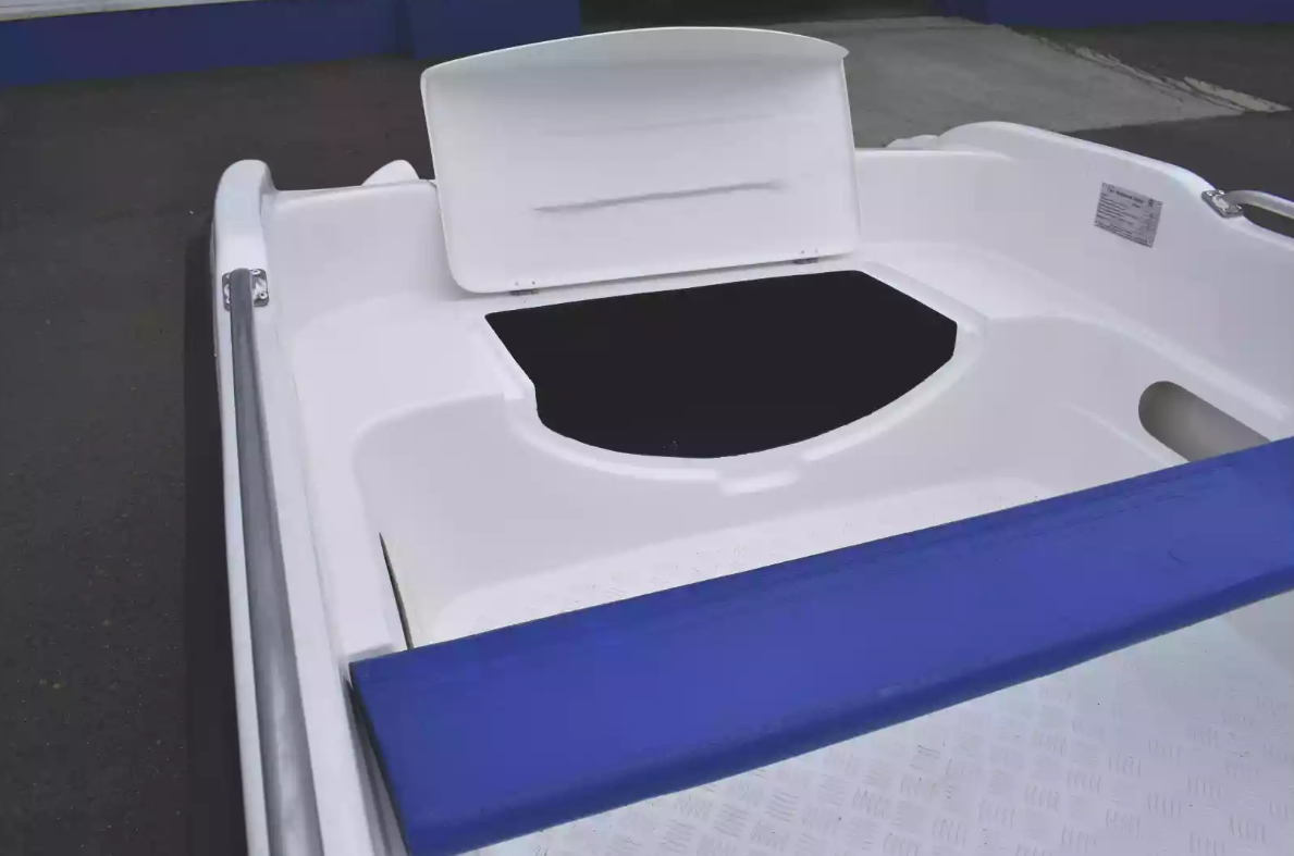 Стеклопластиковая лодка Пингвин New (тримаран) в Салавате