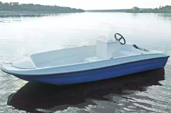 Стеклопластиковая лодка Пингвин с консолью (тримаран) в Салавате