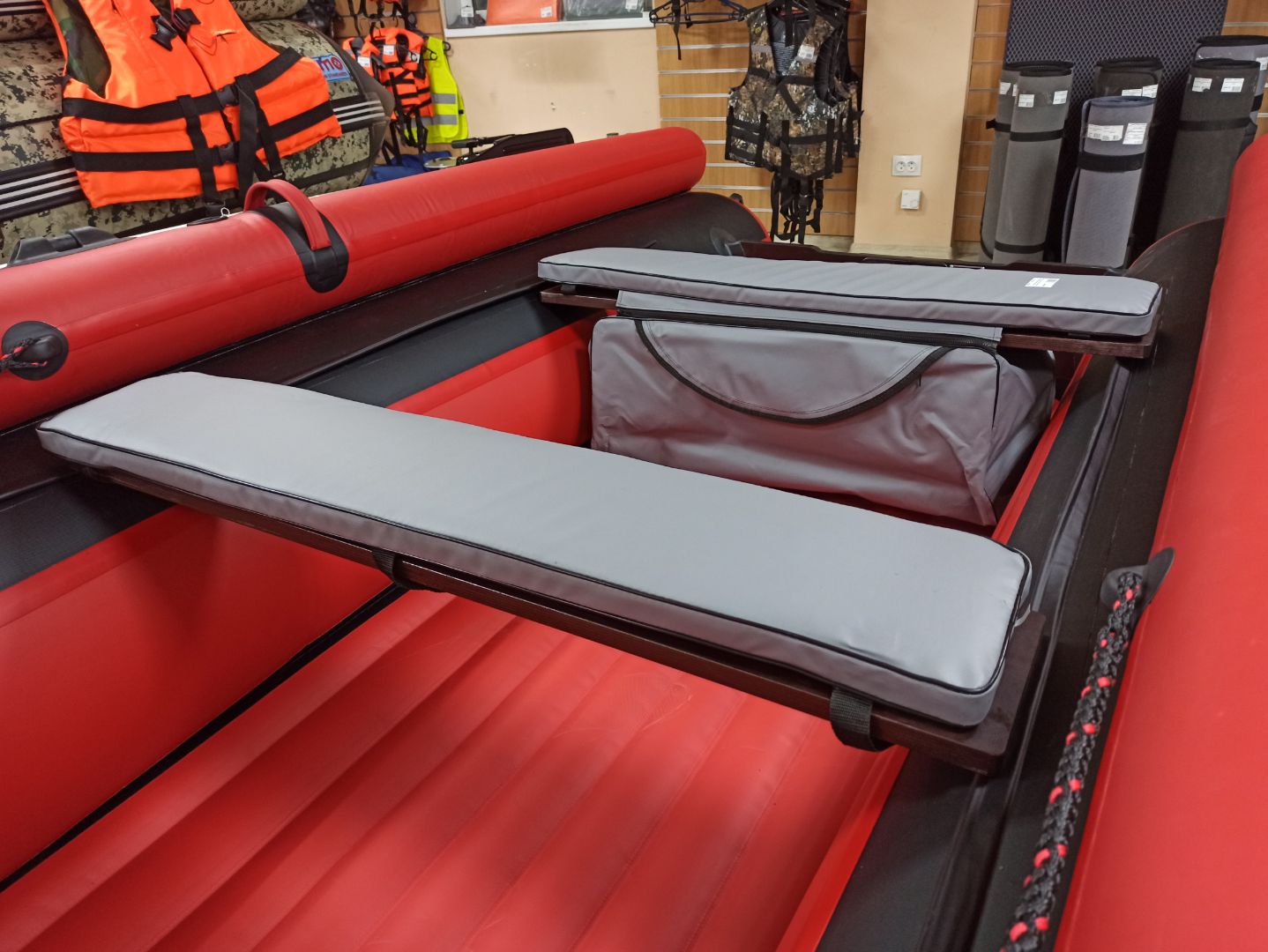 КОМПЛЕКТ МЯГКИХ НАКЛАДОК С СУМКОЙ ДЛЯ ЛОДОК 90Х20 СЕРЫЙ в Салавате