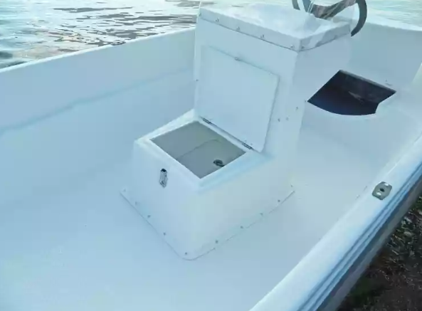 Стеклопластиковая лодка Пингвин с консолью (тримаран) в Салавате