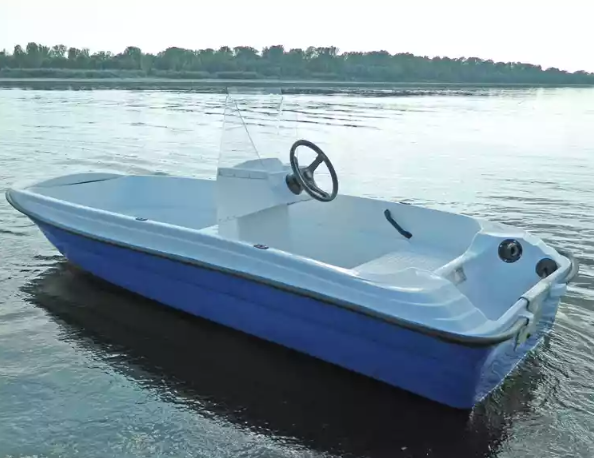 Стеклопластиковая лодка Пингвин с консолью (тримаран) в Салавате