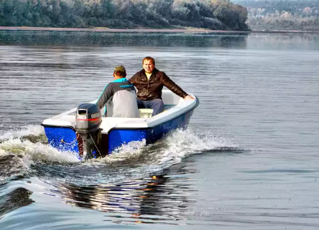 Стеклопластиковая лодка Wyatboat 430 тримаран в Салавате